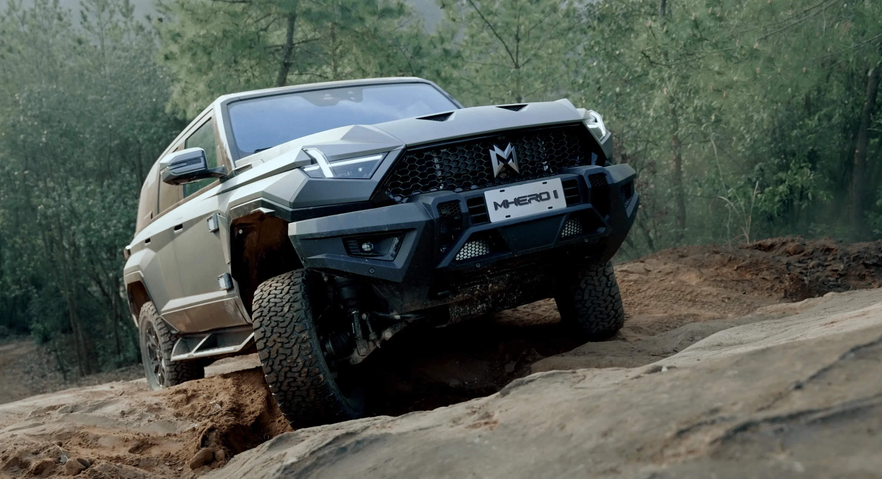 Mhero SUV in city